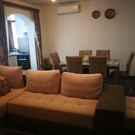 Apartment Dalmatini Tar-Vabriga ภายนอก รูปภาพ