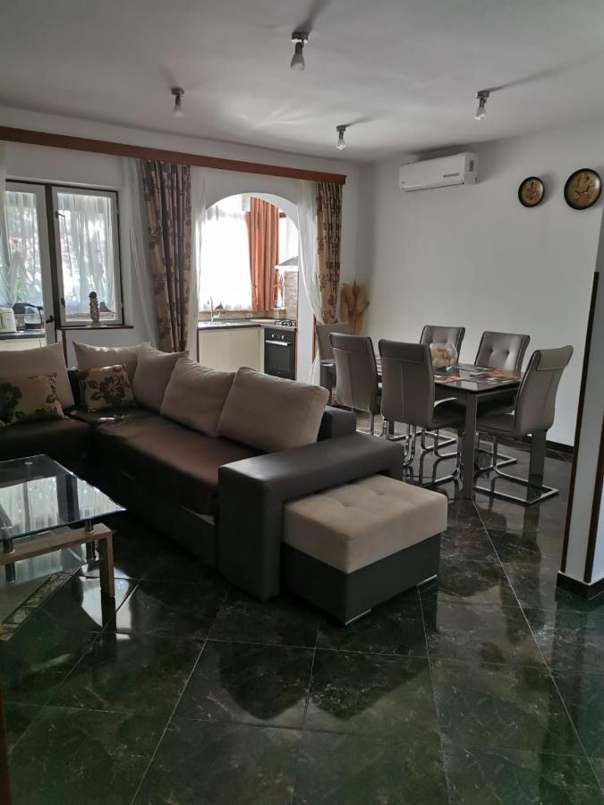 Apartment Dalmatini Tar-Vabriga ภายนอก รูปภาพ