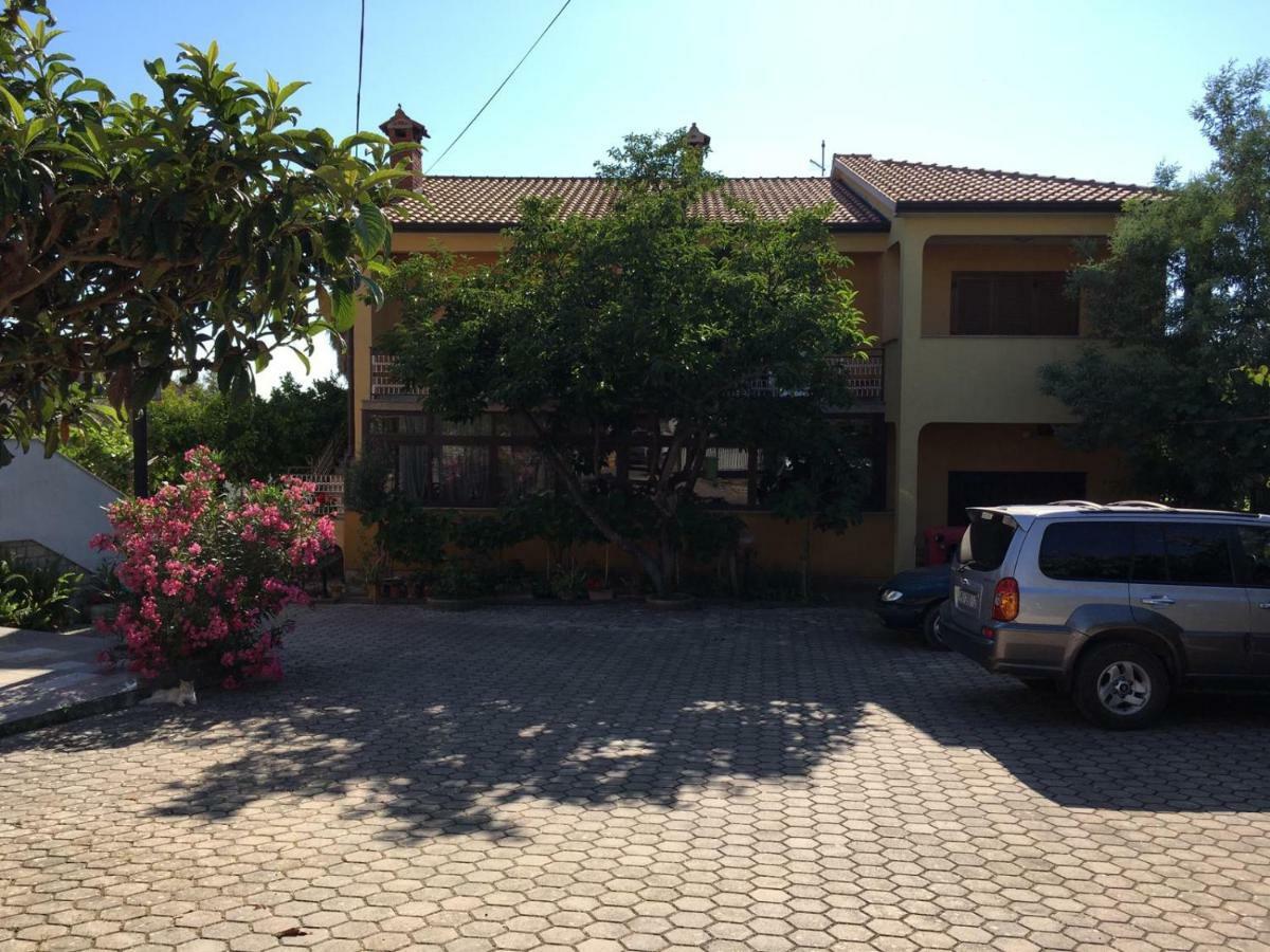 Apartment Dalmatini Tar-Vabriga ภายนอก รูปภาพ