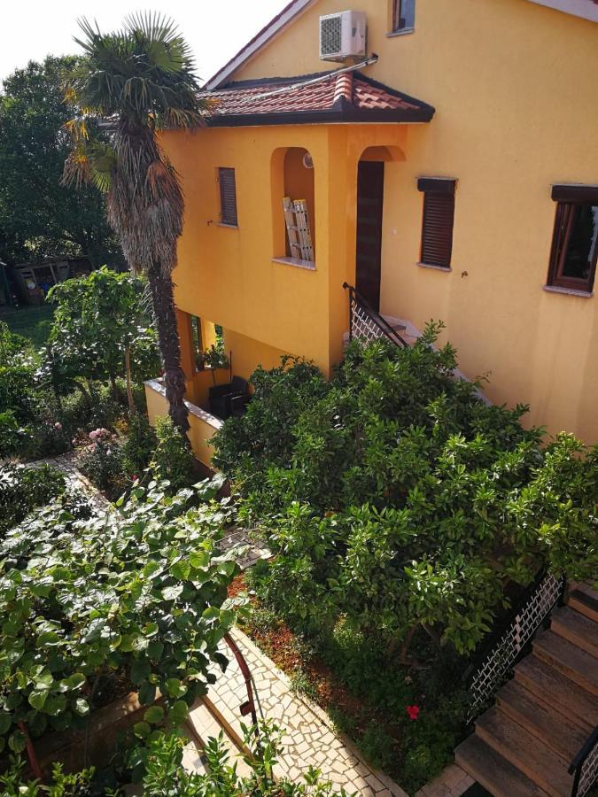 Apartment Dalmatini Tar-Vabriga ภายนอก รูปภาพ