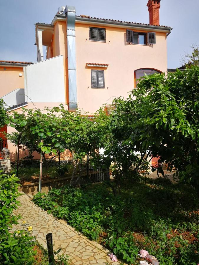 Apartment Dalmatini Tar-Vabriga ภายนอก รูปภาพ