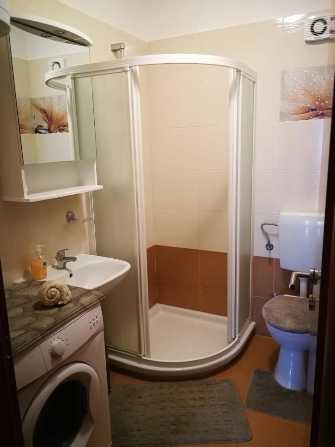 Apartment Dalmatini Tar-Vabriga ภายนอก รูปภาพ
